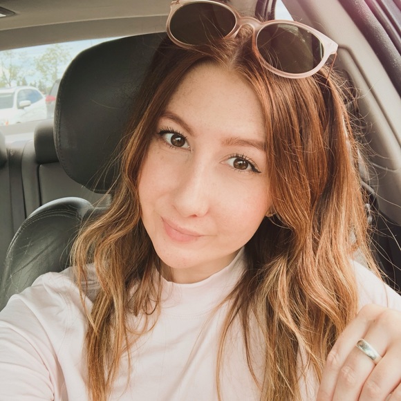 Meet your Posher, Sarah - Picture 2 of 2